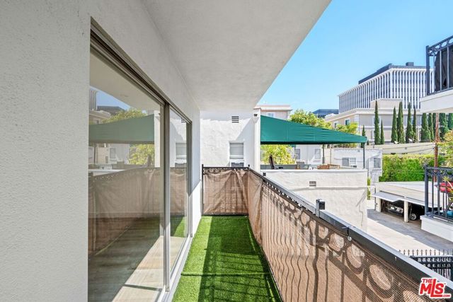 136 S Palm Drive 201, Beverly Hills, CA 90212