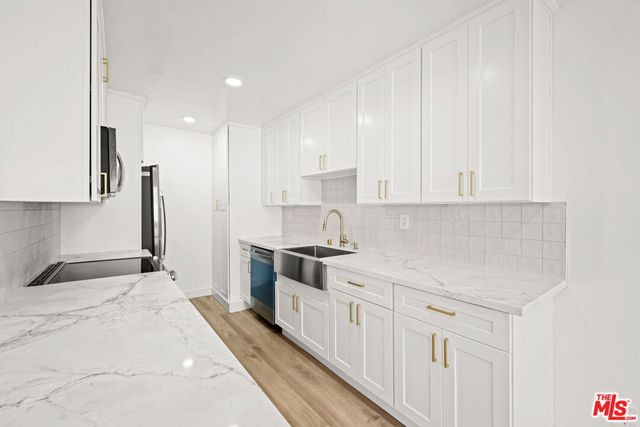 136 S Palm Drive 201, Beverly Hills, CA 90212
