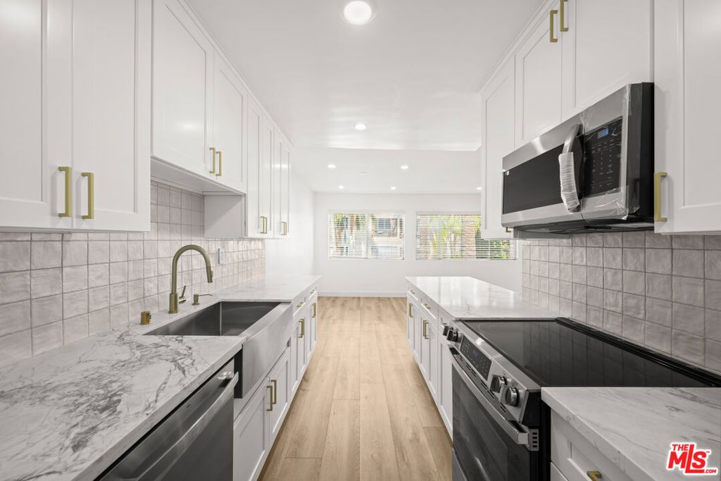 136 S Palm Drive 201, Beverly Hills, CA 90212