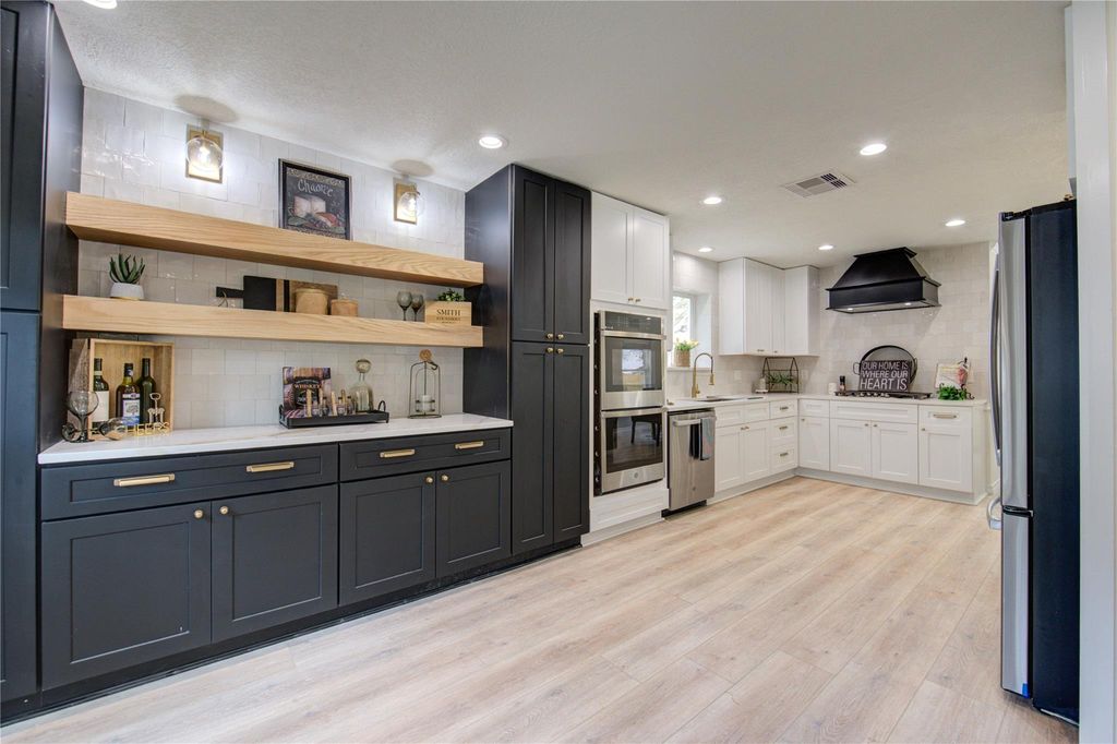 Image 7 of property listing at 1519 Hannington Drive, Katy, TX 77450