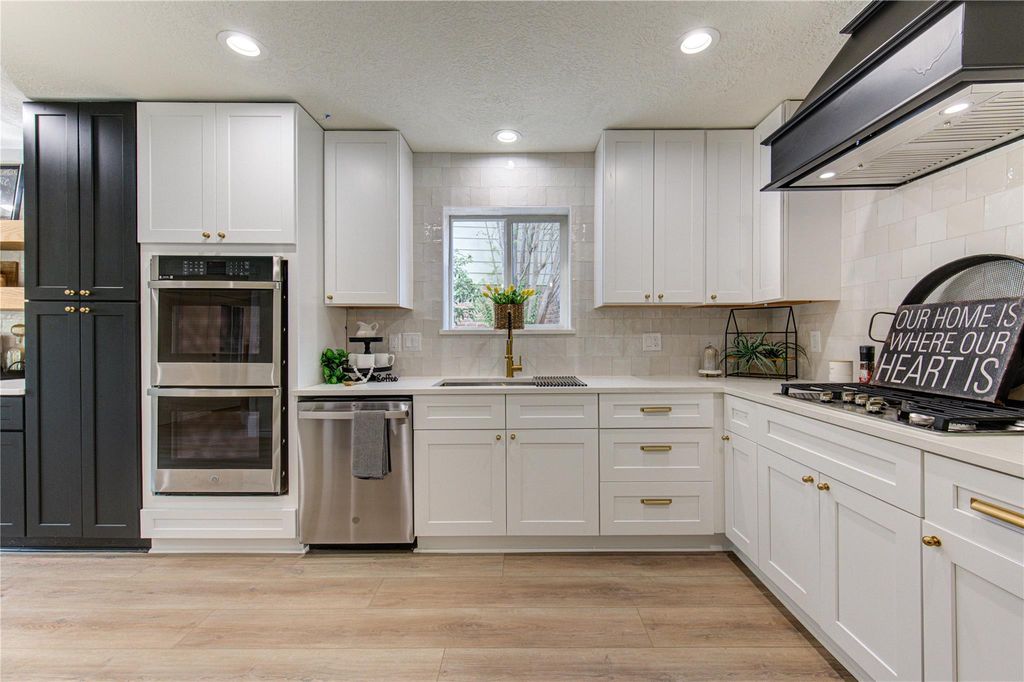 Image 8 of property listing at 1519 Hannington Drive, Katy, TX 77450