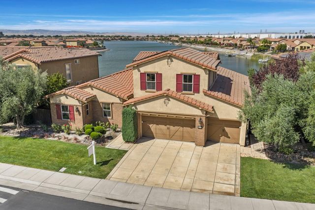 1211 Como Dr, Manteca, CA 95337