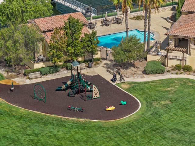 1211 Como Dr, Manteca, CA 95337