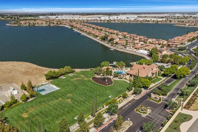 1211 Como Dr, Manteca, CA 95337