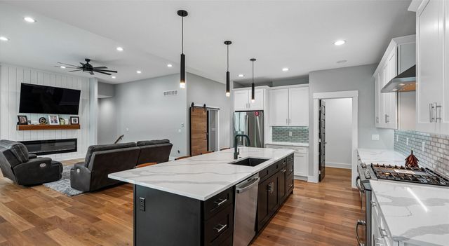 5006 148th Circle, Urbandale, IA 50323