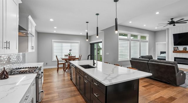 5006 148th Circle, Urbandale, IA 50323
