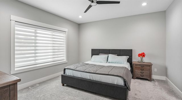 5006 148th Circle, Urbandale, IA 50323