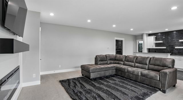 5006 148th Circle, Urbandale, IA 50323