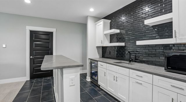 5006 148th Circle, Urbandale, IA 50323