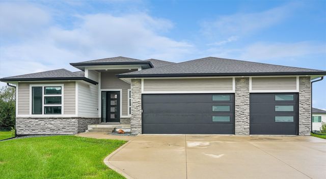 5006 148th Circle, Urbandale, IA 50323