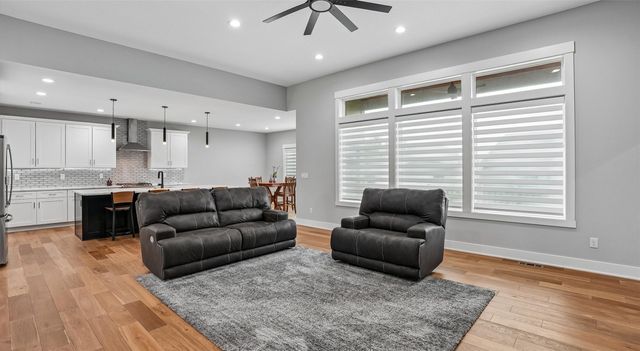 5006 148th Circle, Urbandale, IA 50323