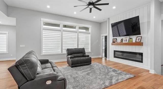 5006 148th Circle, Urbandale, IA 50323