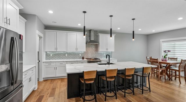 5006 148th Circle, Urbandale, IA 50323