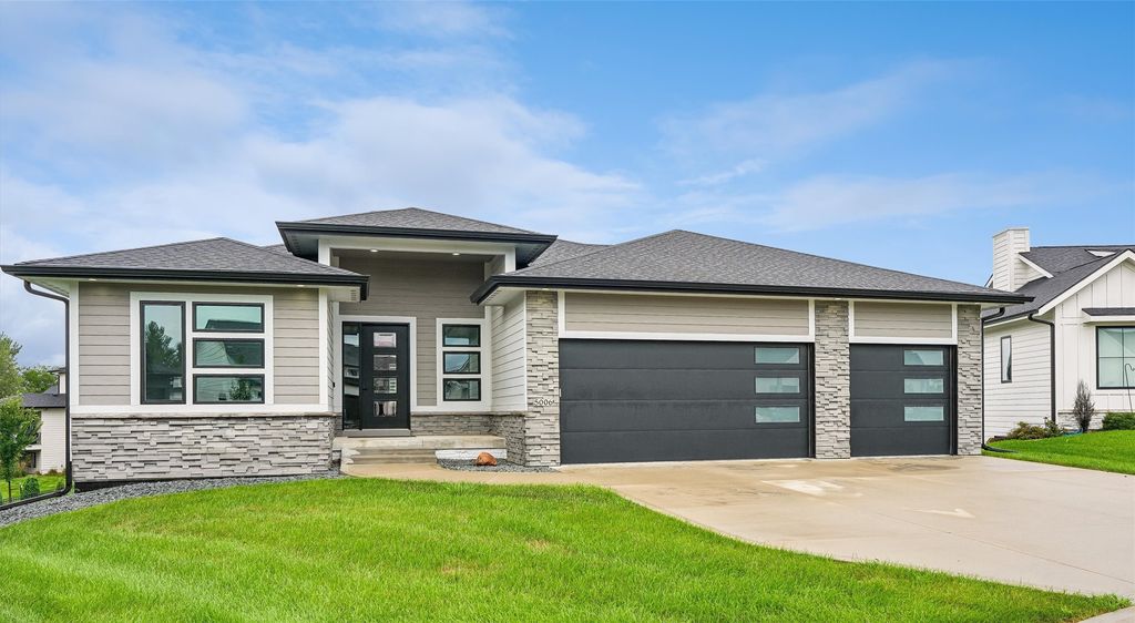 5006 148th Circle, Urbandale, IA 50323