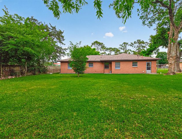 4019 Beatrice Avenue, Dickinson, TX 77539