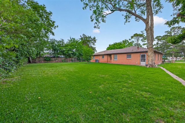 4019 Beatrice Avenue, Dickinson, TX 77539