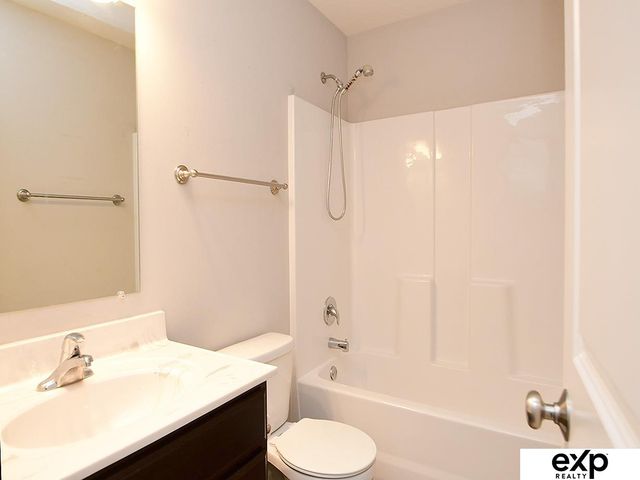 960 Barker Lane, Lincoln, NE 68521