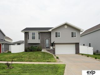 960 Barker Lane, Lincoln, NE 68521