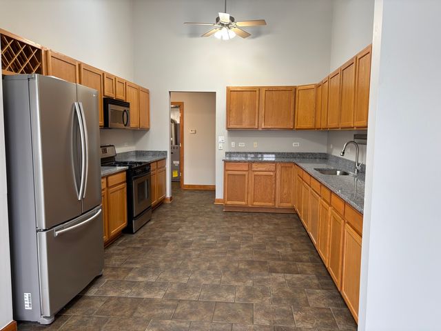 16649 Oak Park Avenue 205, Tinley Park, IL 60477