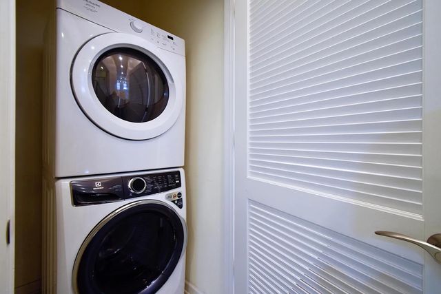 1761 W Augusta Boulevard 1, Chicago, IL 60622