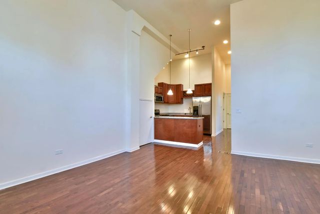 1761 W Augusta Boulevard 1, Chicago, IL 60622