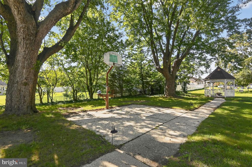 109 LINDALE AVE, Williamstown, NJ 08094
