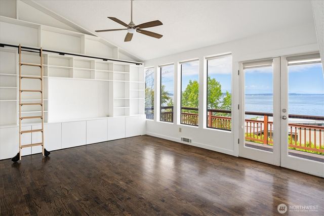 2364 Hobart Avenue SW, Seattle, WA 98116