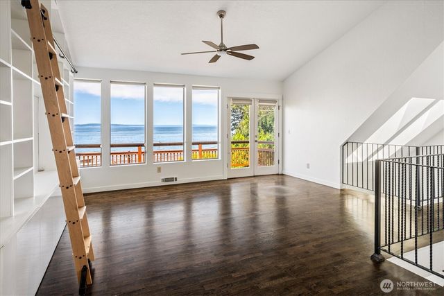 2364 Hobart Avenue SW, Seattle, WA 98116