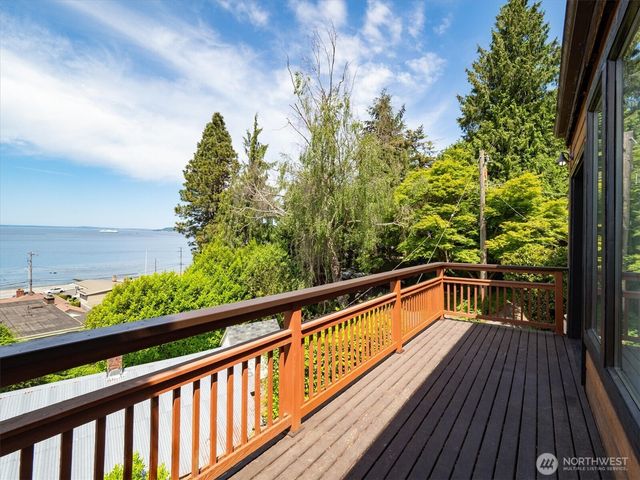 2364 Hobart Avenue SW, Seattle, WA 98116