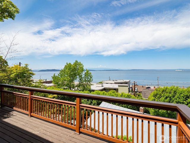 2364 Hobart Avenue SW, Seattle, WA 98116