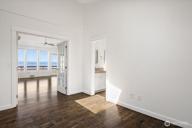 2364 Hobart Avenue SW, Seattle, WA 98116