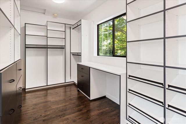 2364 Hobart Avenue SW, Seattle, WA 98116