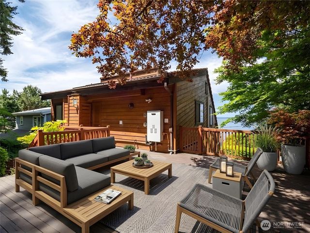 2364 Hobart Avenue SW, Seattle, WA 98116