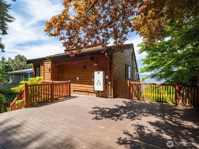 2364 Hobart Avenue SW, Seattle, WA 98116