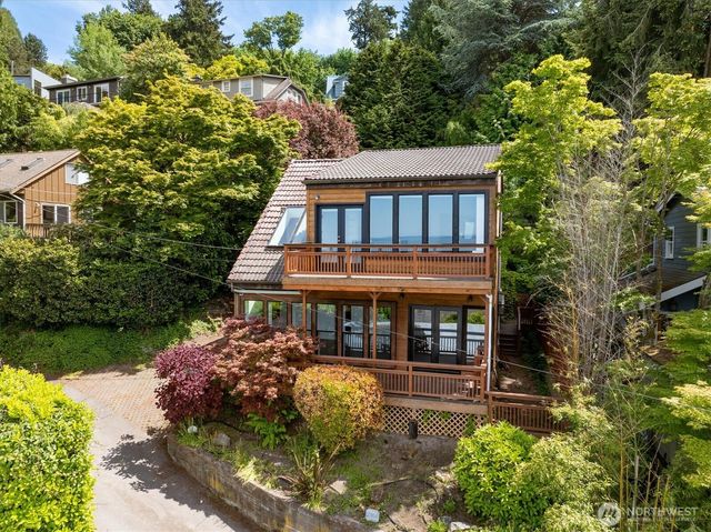 2364 Hobart Avenue SW, Seattle, WA 98116
