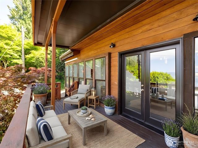 2364 Hobart Avenue SW, Seattle, WA 98116