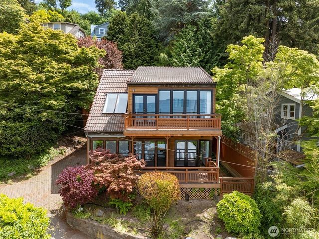 2364 Hobart Avenue SW, Seattle, WA 98116