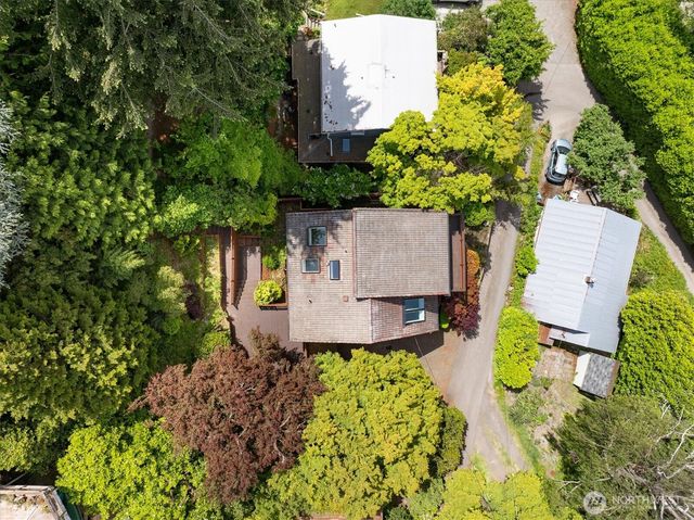 2364 Hobart Avenue SW, Seattle, WA 98116