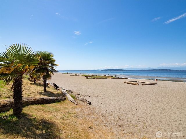 2364 Hobart Avenue SW, Seattle, WA 98116
