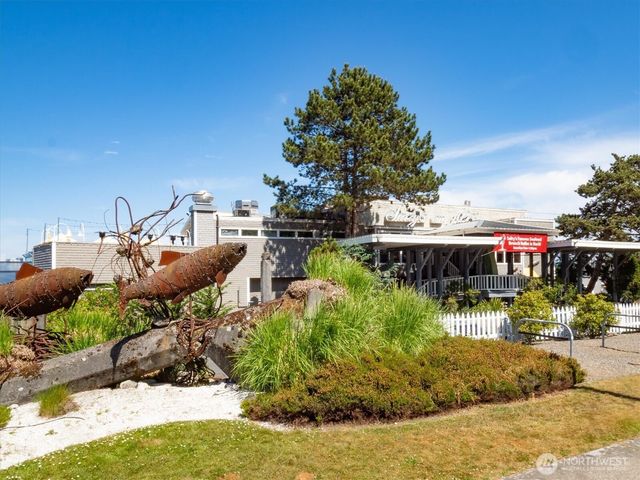 2364 Hobart Avenue SW, Seattle, WA 98116