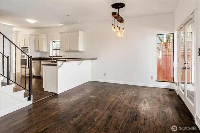 2364 Hobart Avenue SW, Seattle, WA 98116