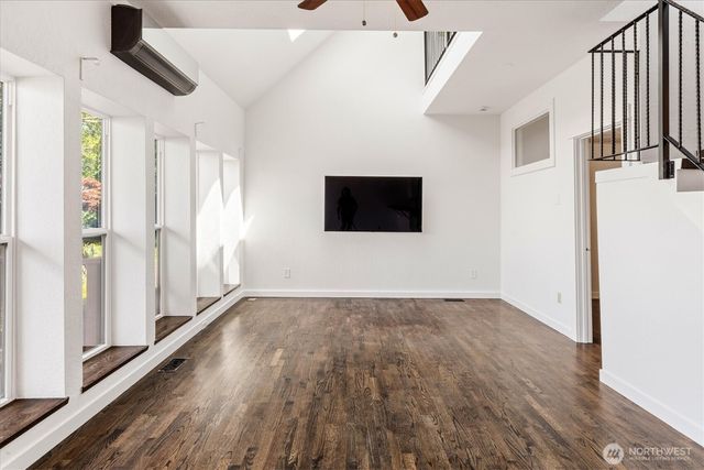 2364 Hobart Avenue SW, Seattle, WA 98116