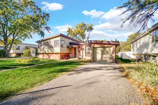 714 W Pleasant Street, Villa Park, IL 60181