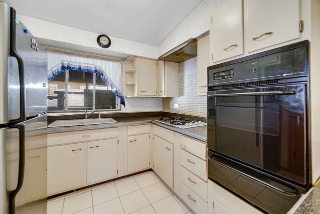 714 W Pleasant Street, Villa Park, IL 60181