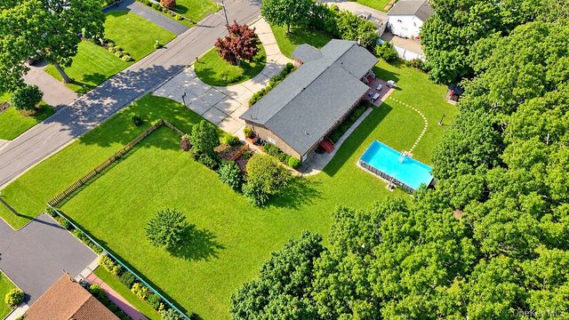 41 Linden Lane, Shirley, NY 11967
