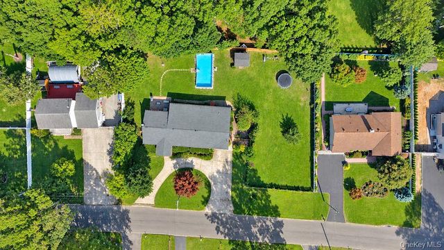 41 Linden Lane, Shirley, NY 11967