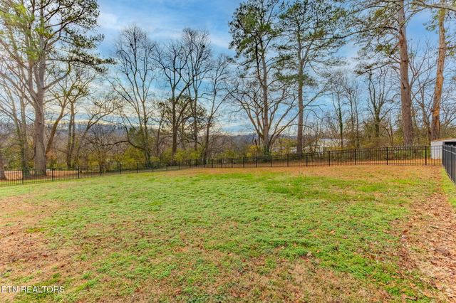 6011 Chalmers Drive, Knoxville, TN 37920