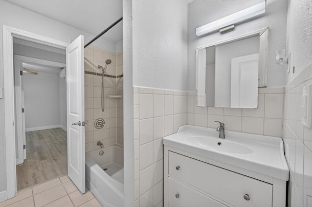 2604 Fairfield St, Sacramento, CA 95815
