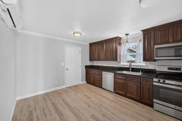 2604 Fairfield St, Sacramento, CA 95815