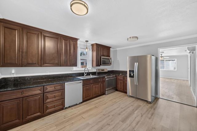 2604 Fairfield St, Sacramento, CA 95815